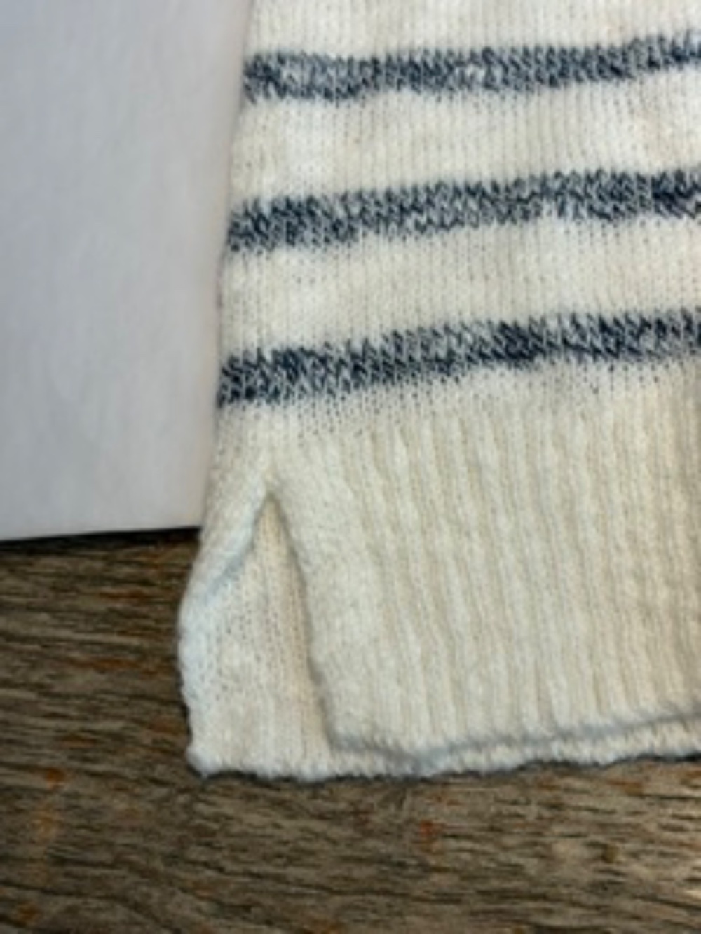 J. CREW Beach Sweater, Size M - Picture 7 of 8